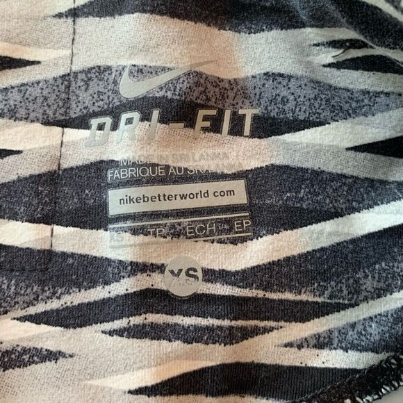 3 for $30! Nike Capri patterned capri pants - Picture 4 of 9